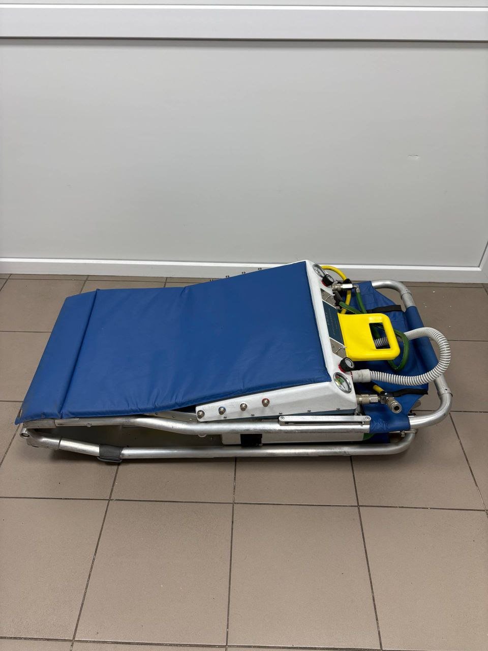 R-301 HLR Heart-Lung Resuscitator — апарат для серцево-легеневої реанімації